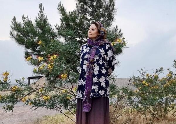 عکس زری در نیسان آبی