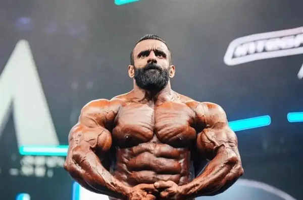 عکس هادی چوپان قبل از ورزش