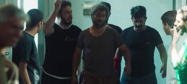 عکس نیسان آبی از بغل