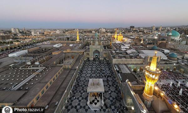 عکس حرم مطهر امام رضا در لحظه نماز جماعت