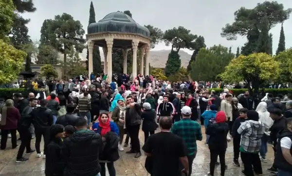 عکس هادی چوپان با لباس محلی