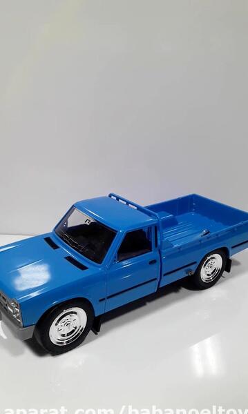 عکس ماشین نیسان آبی اسباب بازی