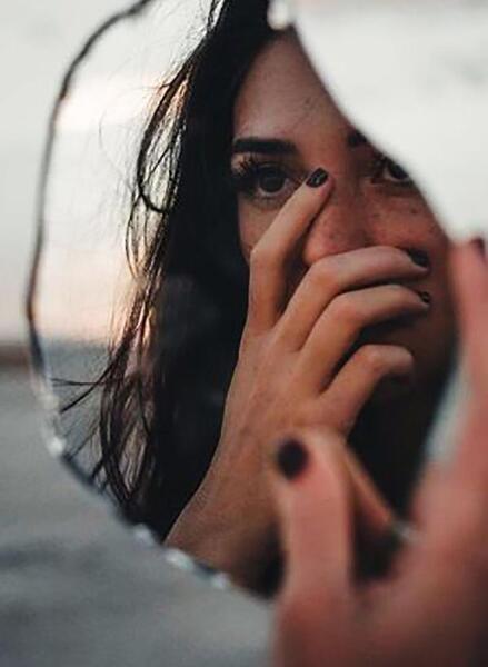 عکس پروفایل دخترونه غمگین سیگاری
