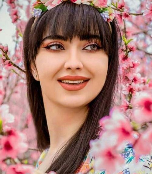یک عکس زیبا برای پروفایل شاد دخترونه
