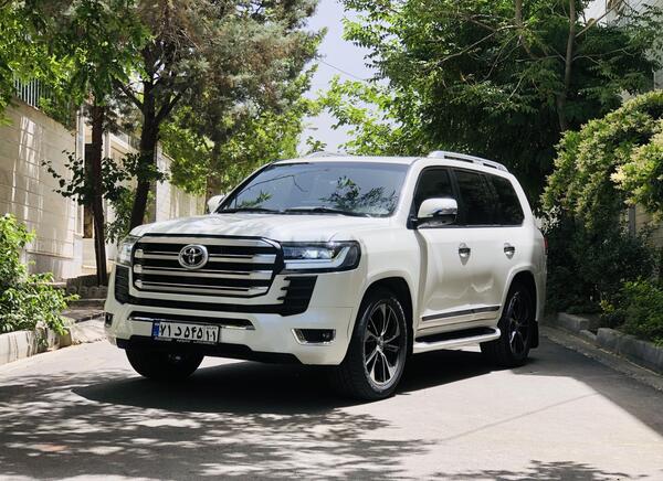 عکس داخل تویوتا لندکروز ۲۰۲۲