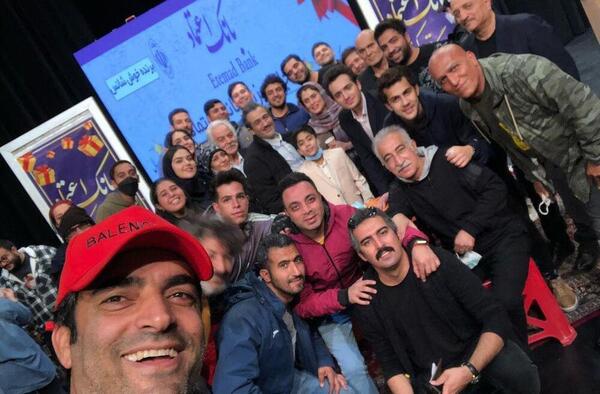 عکس مهران غفوریان در نیسان آبی