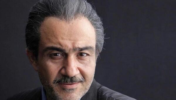 عکس مهران غفوریان در نیسان آبی