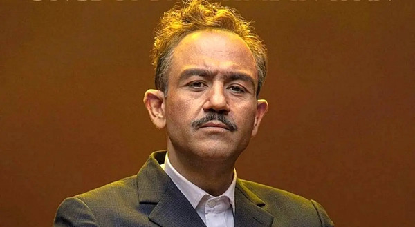 عکس مهران غفوریان در نیسان آبی