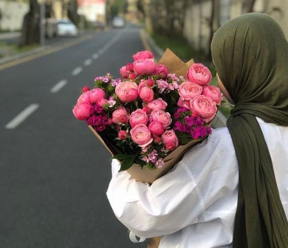 فانتزی عکس دختر با گل برای پروفایل