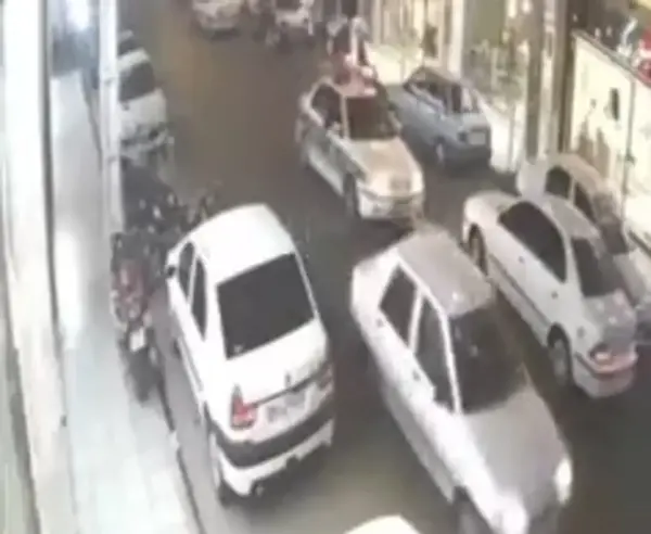 عکس نیسان آبی ماشین عروس