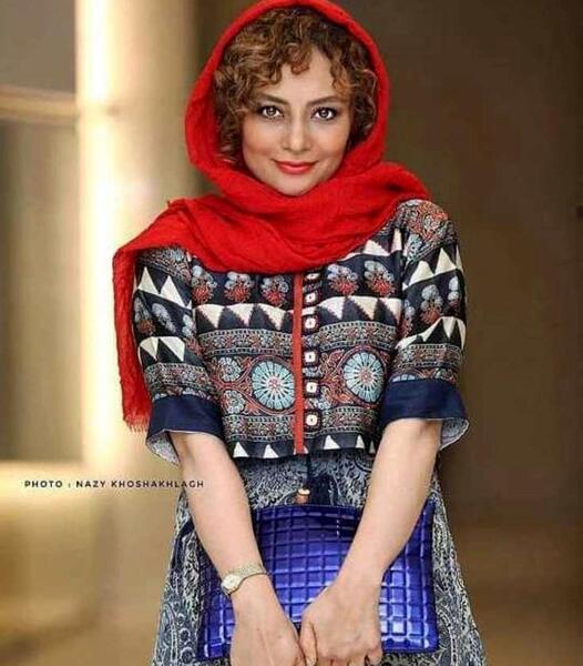 عکس یکتا ناصر در نیسان آبی