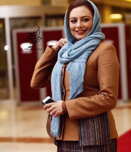 عکس یکتا ناصر در نیسان آبی