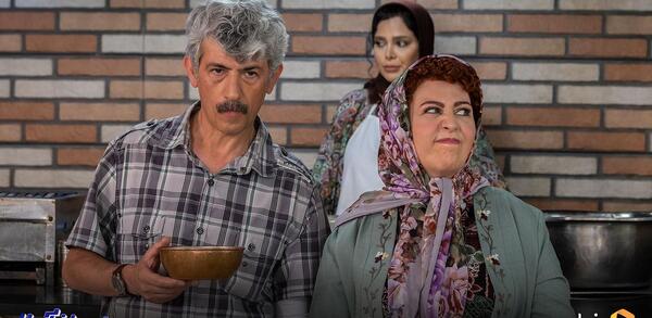 عکس اشرف توی نیسان آبی