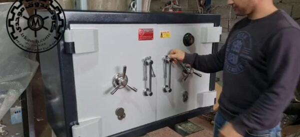 عکس گاوصندوق طلا