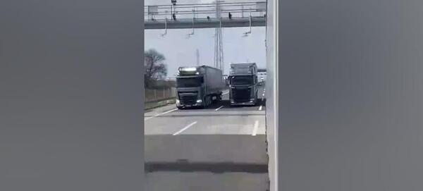 عکس فوتون ام فور