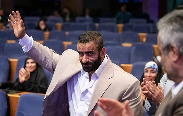 عکس هادی چوپان با دو خانم