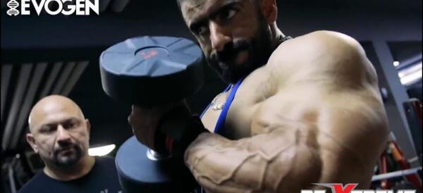 عکس هادی چوپان در جوانی