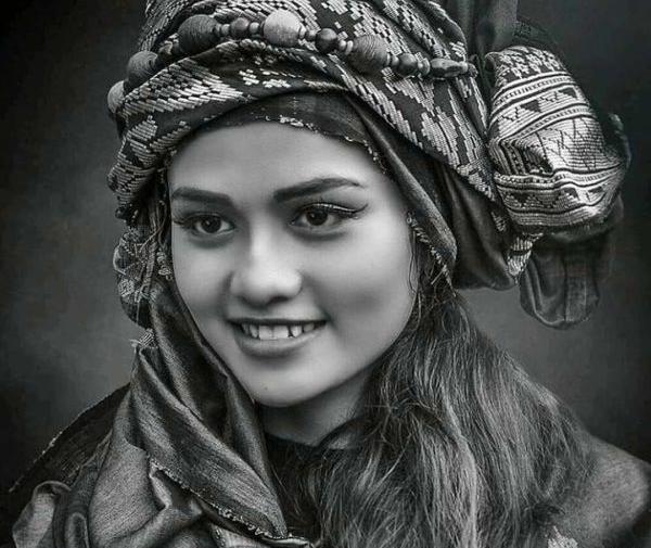 عکس پروفایل دخترونه نیم رخ زیبا