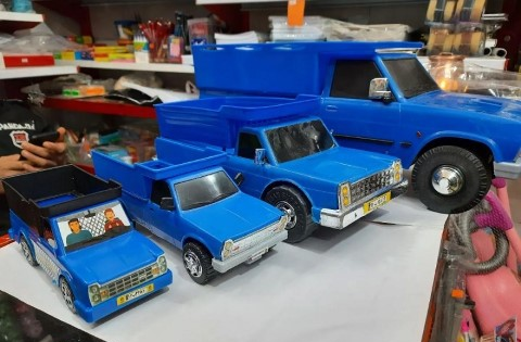 عکس نیسان آبی اسباب بازی بزرگ