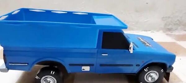 عکس نیسان آبی اسباب بازی بزرگ