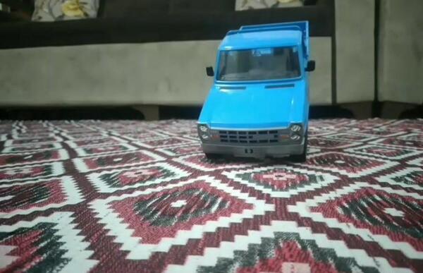 عکس نیسان آبی اسباب بازی اسپرت