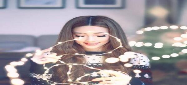 لاکچری باکلاس عکس دختر با گل برای پروفایل