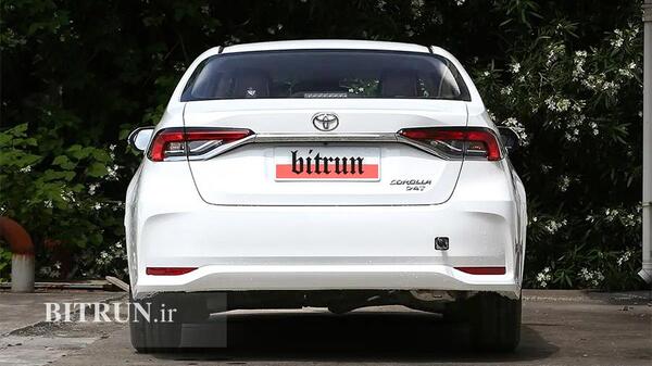 عکس از ماشین تویوتا کرولا