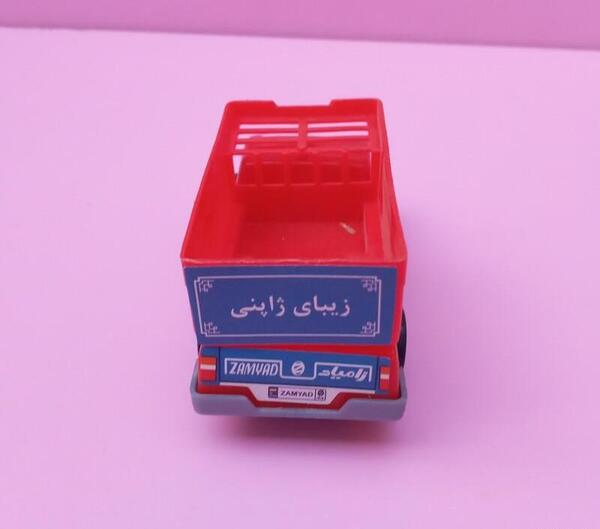 عکس نیسان قرمز اسباب بازی