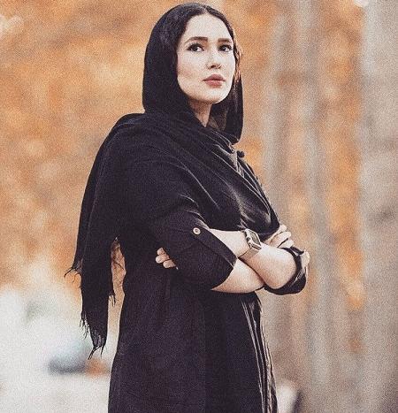 عکس نیکی میربها در نیسان ابی