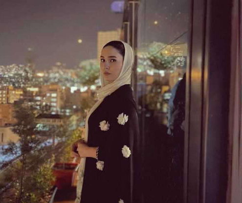 عکس نیکی میربها در نیسان ابی
