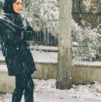 عکس نیکی میربها در نیسان ابی