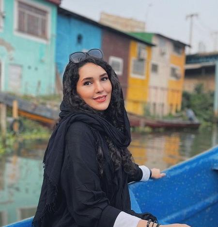 عکس نیکی میربها در نیسان ابی