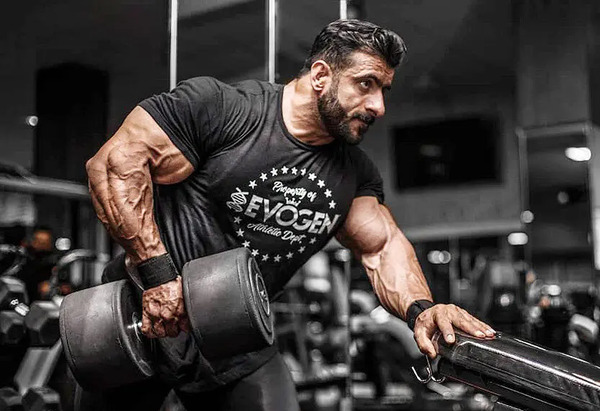 عکس هادی چوپان با لباس