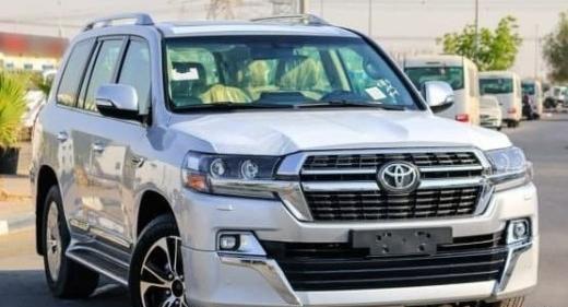 عکس تویوتا لندکروز کمری