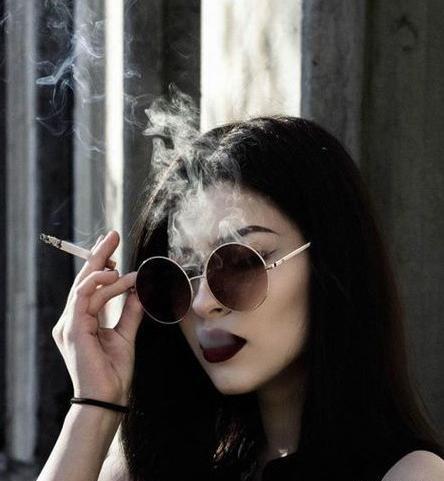 عکس پروفایل دخترونه لاتی سیگاری
