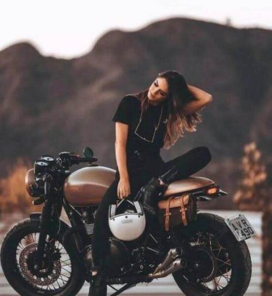 عکس پروفایل دخترونه لاتی با کلاه