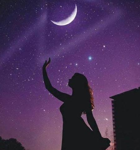 عکس پروفایل دختر و ماه