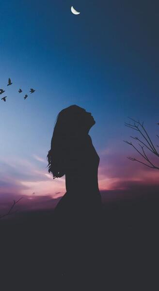 عکس پروفایل دختر و ماه