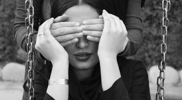 عکس پروفایل چشم بسته