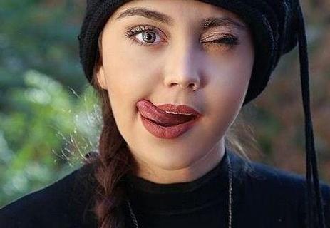عکس دختر خنده دار برای پروفایل