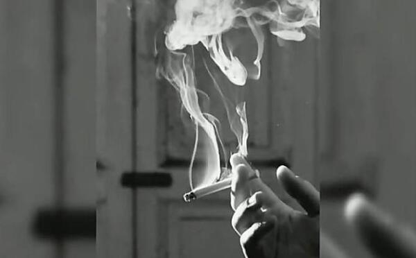 عکس پروفایل غمگین دخترانه سیگاری