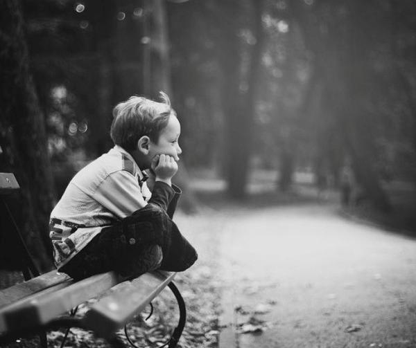 عکس پروفایل دختر بچه ناراحت