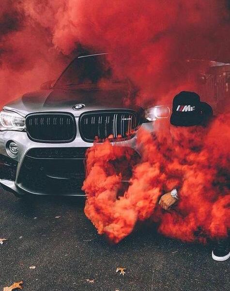 عکس پروفایل پسرانه شاد ماشین