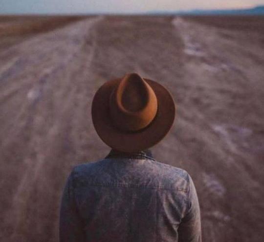 دانلود عکس پروفایل پسرانه تنهایی