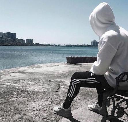 عکس پروفایل پسرانه غمگین دانلود