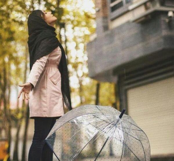 عکس پروفایل دختر روبه اسمان