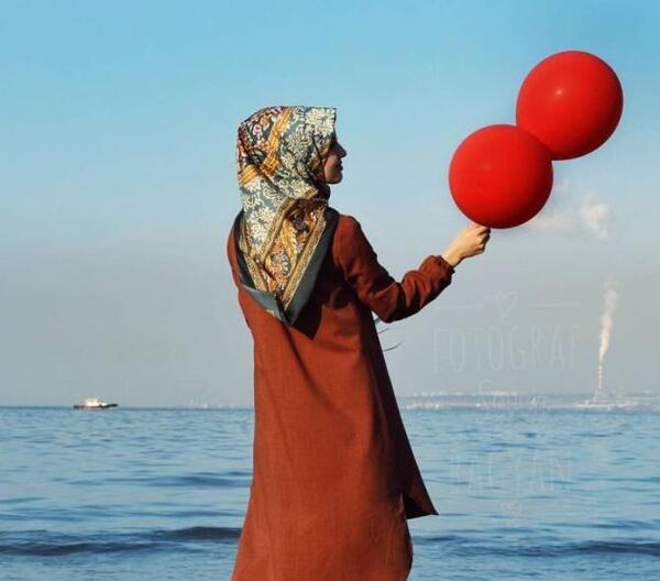 عکس پروفایل دختر روبه اسمان