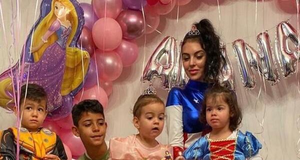 عکس های کیک تولد دختر بچه