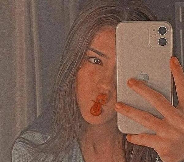 عکس پروفایل دخترونه با آیفون ۱۳