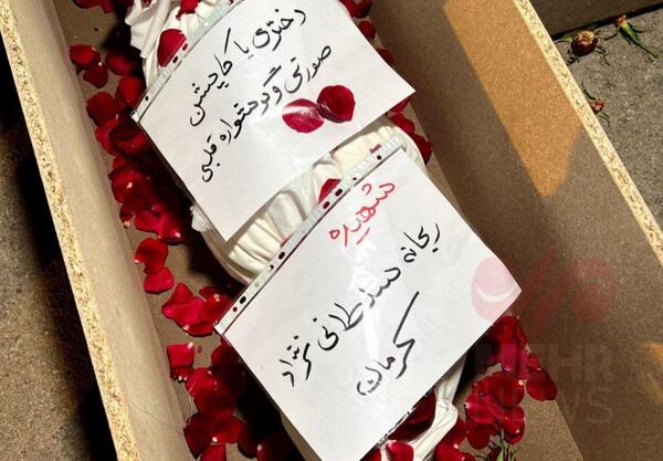 عکس دختر گوشواره قلبی
